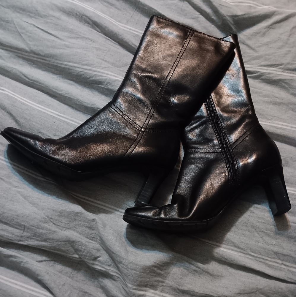 Women's leather boots